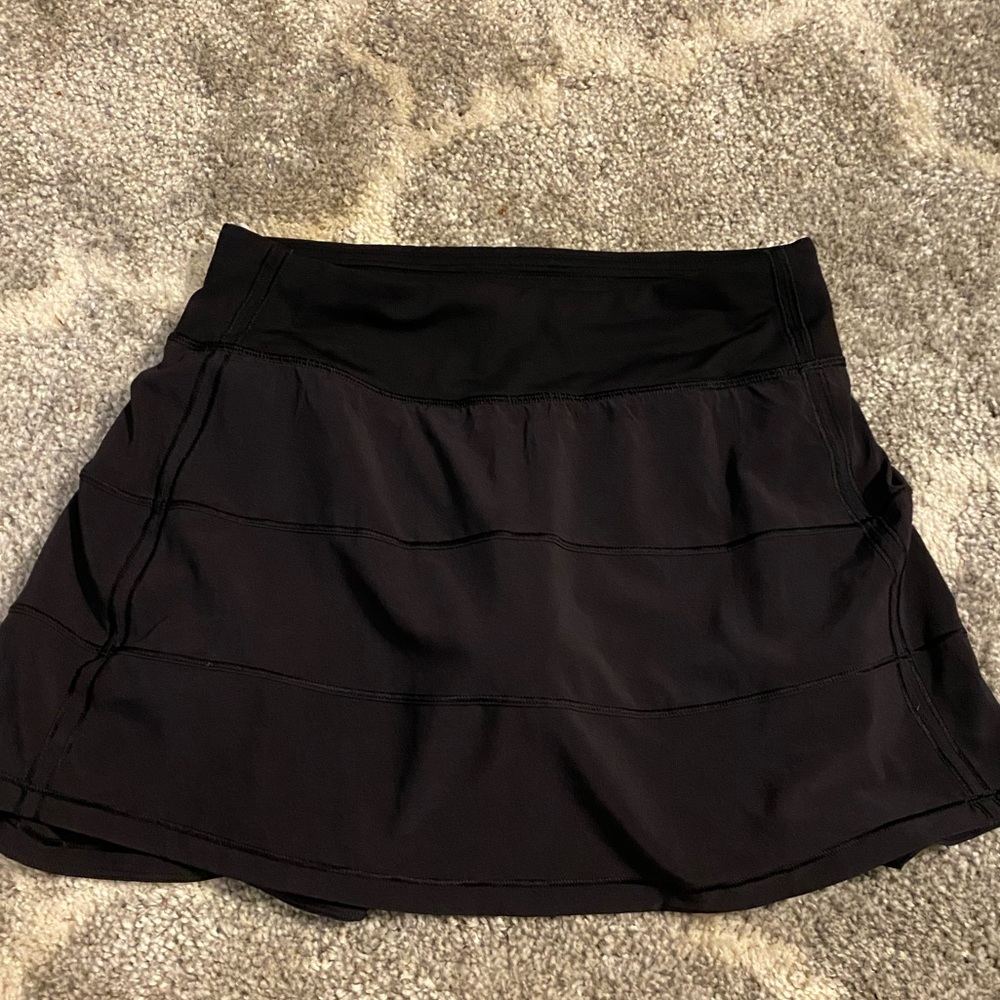 black lululemon skirt